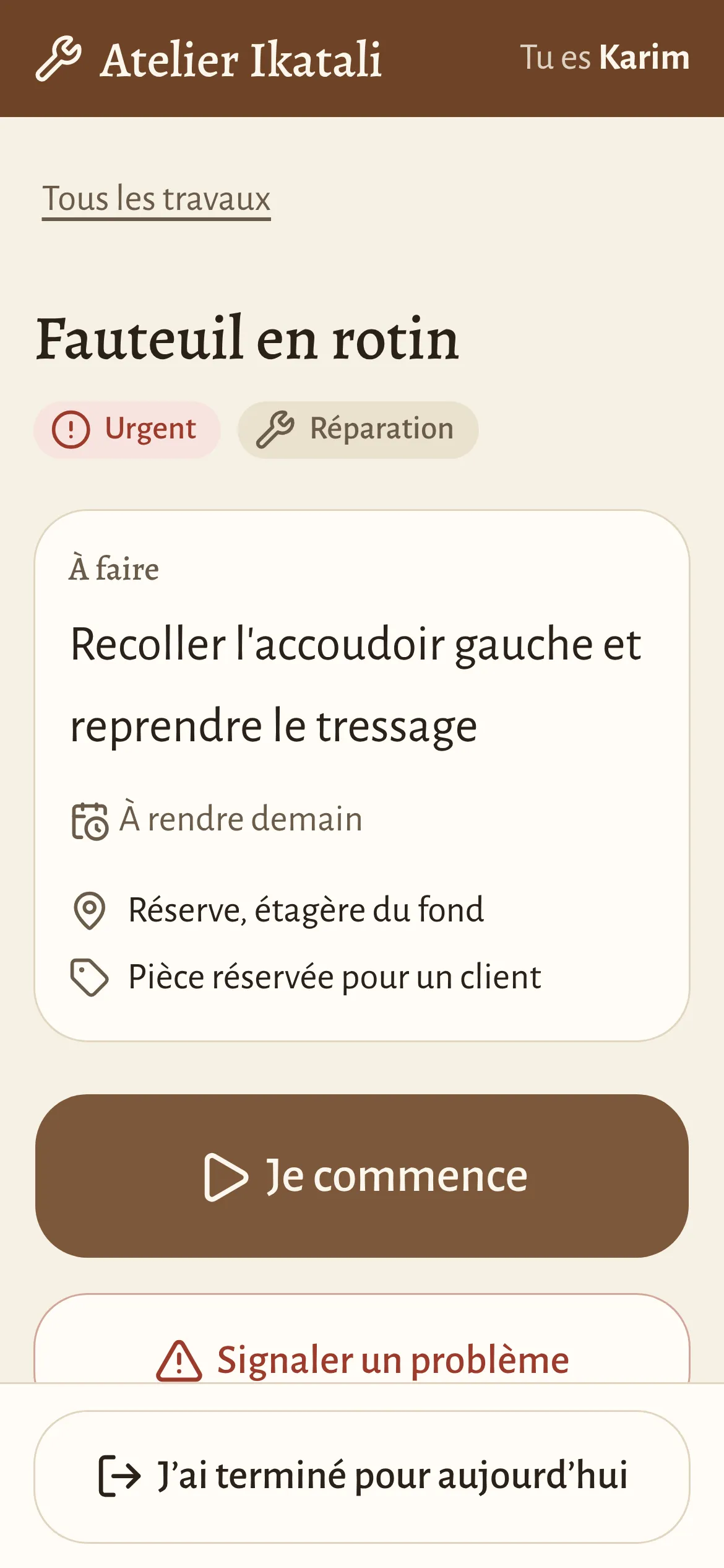 Écran du logiciel Ikatali sur téléphone : la fiche d'une réparation de fauteuil en rotin, avec le bouton « Je commence ».